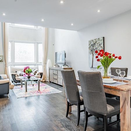Beautiful Property In Downtown Core Close To Subway Station! Toronto Exteriér fotografie