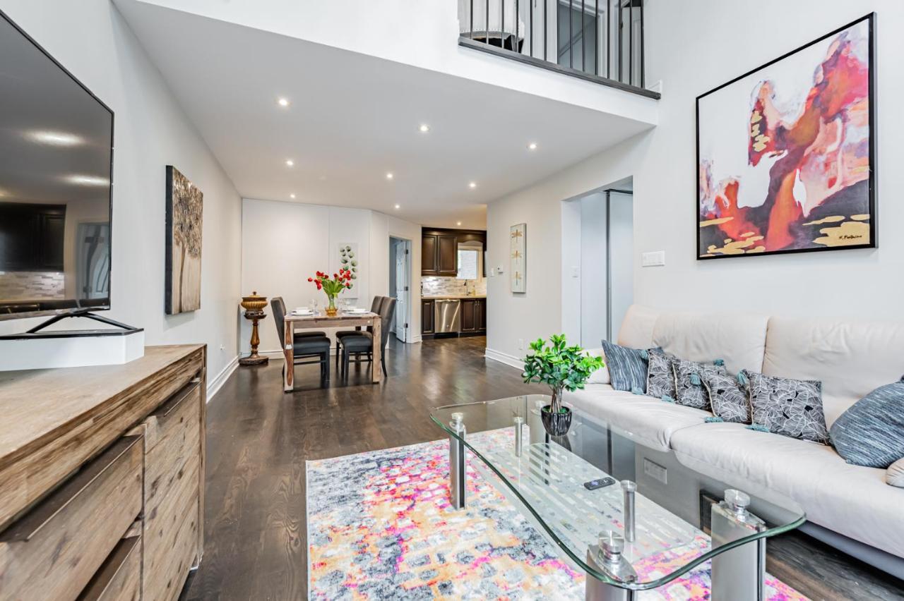 Beautiful Property In Downtown Core Close To Subway Station! Toronto Exteriér fotografie