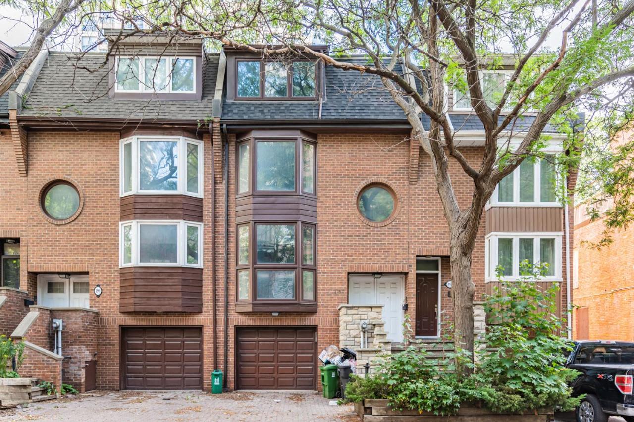 Beautiful Property In Downtown Core Close To Subway Station! Toronto Exteriér fotografie