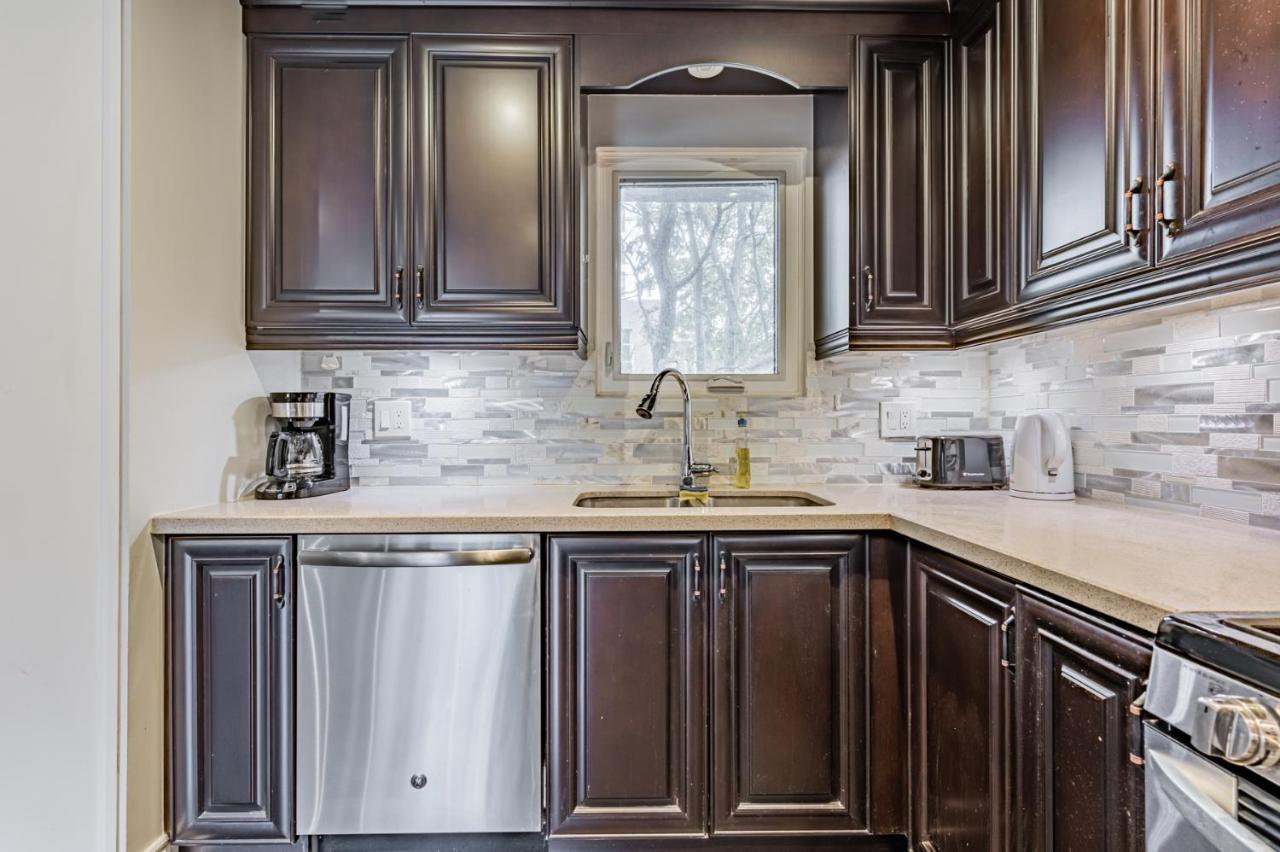Beautiful Property In Downtown Core Close To Subway Station! Toronto Exteriér fotografie
