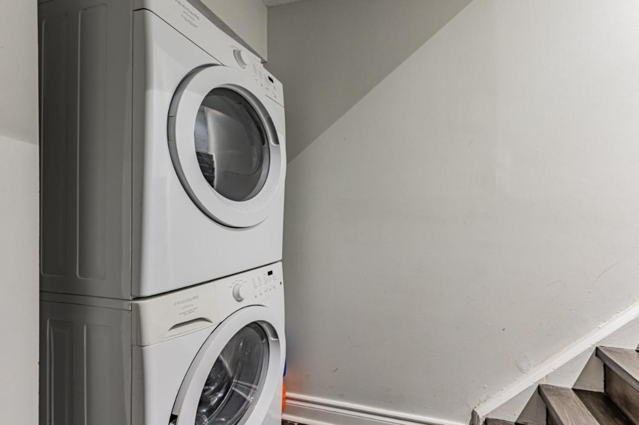 Beautiful Property In Downtown Core Close To Subway Station! Toronto Exteriér fotografie
