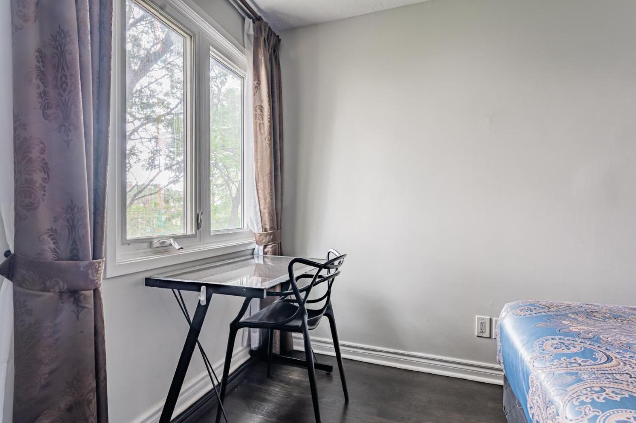 Beautiful Property In Downtown Core Close To Subway Station! Toronto Exteriér fotografie