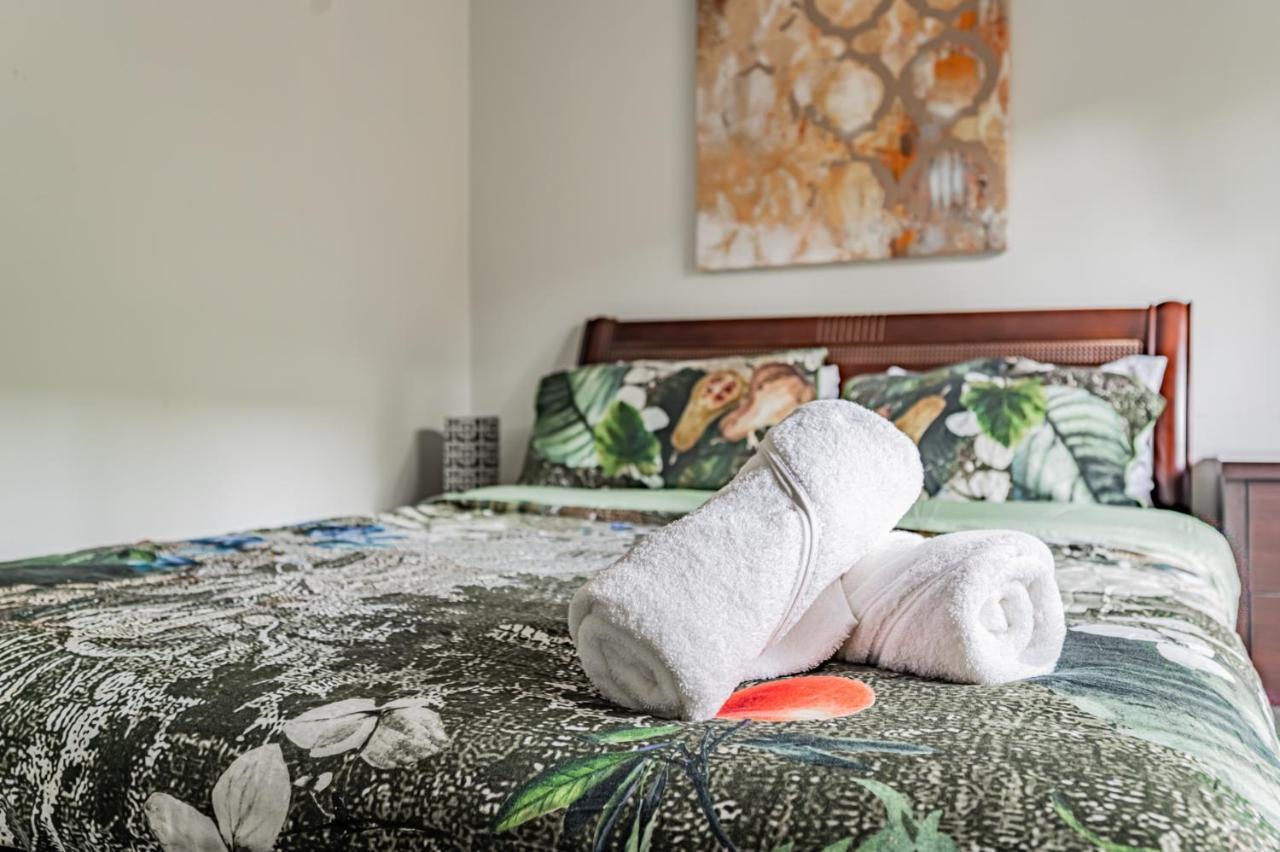 Beautiful Property In Downtown Core Close To Subway Station! Toronto Exteriér fotografie