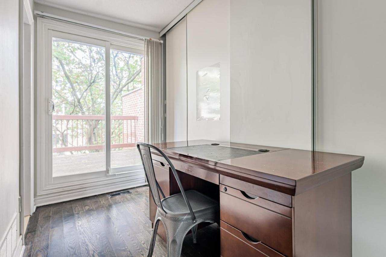 Beautiful Property In Downtown Core Close To Subway Station! Toronto Exteriér fotografie