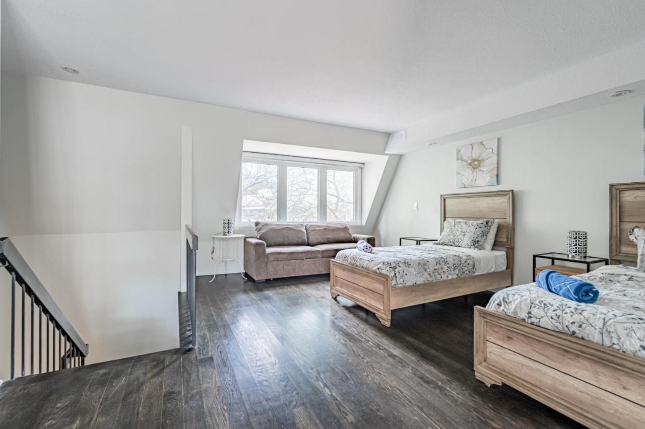 Beautiful Property In Downtown Core Close To Subway Station! Toronto Exteriér fotografie