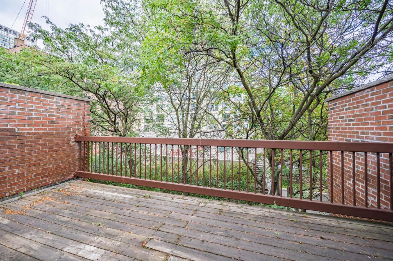 Beautiful Property In Downtown Core Close To Subway Station! Toronto Exteriér fotografie