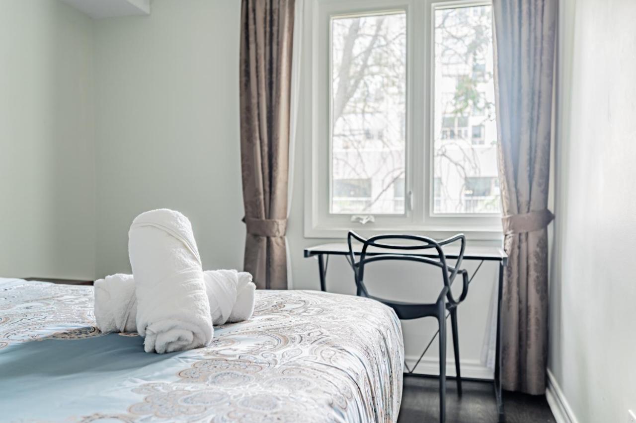Beautiful Property In Downtown Core Close To Subway Station! Toronto Exteriér fotografie