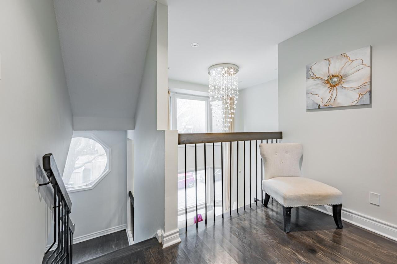 Beautiful Property In Downtown Core Close To Subway Station! Toronto Exteriér fotografie